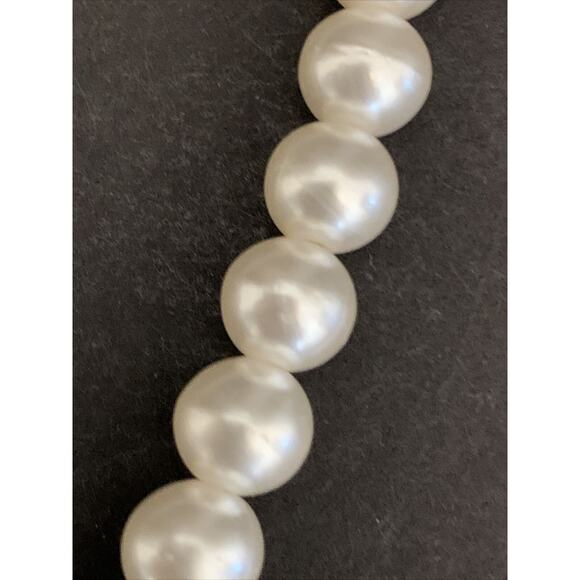 Vintage Costume Jewelry Faux Pearl Necklace 19" with Clasp Nice Quality - Picture 6 of 8